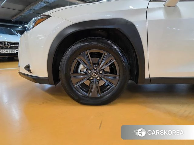 Lexus UX300h id 4680851 из Кореи 13