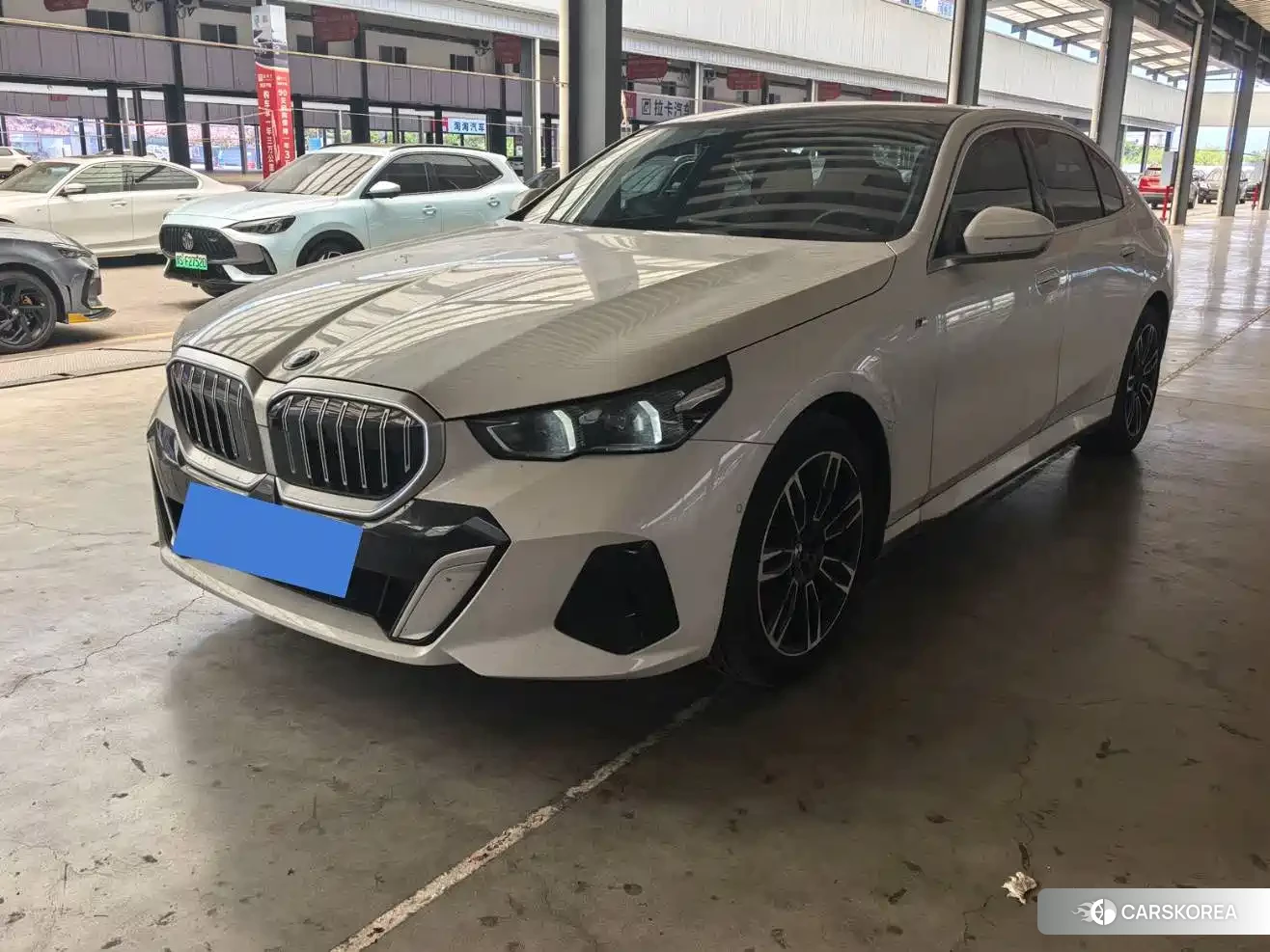 BMW 5 series 2025 Белый из Китая, фото 5