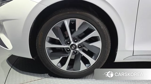 Hyundai The New Grandeur IG Hybrid id 4362250 из Кореи 31