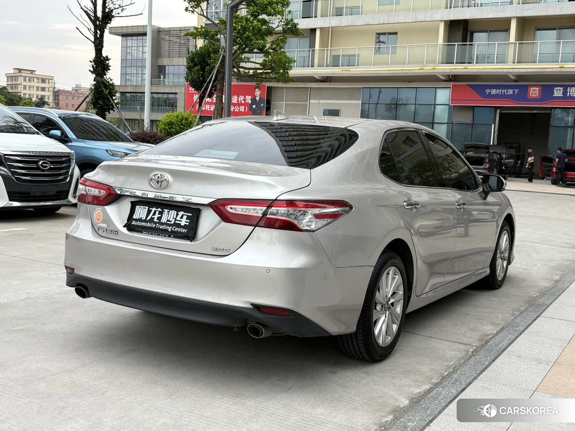 Toyota Camry 2021 Серебристо-серый из Китая, фото 5