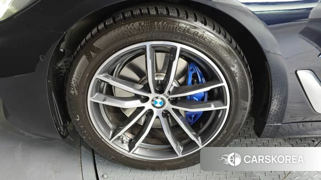 BMW 5 Series (G30) id 3891856 из Кореи 15