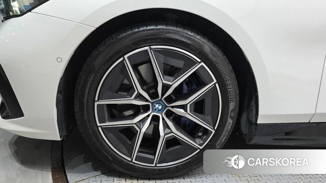 BMW i5 (G60) id 4897885 из Кореи 32