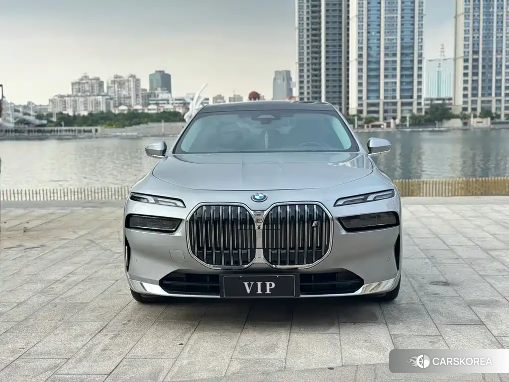 BMW i7 2023 Silver/gray из Китая, фото 5