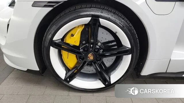 Porsche Taycan id 3519049 из Кореи 15