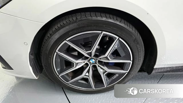 BMW 5 Series (G60) id 3914672 из Кореи 15