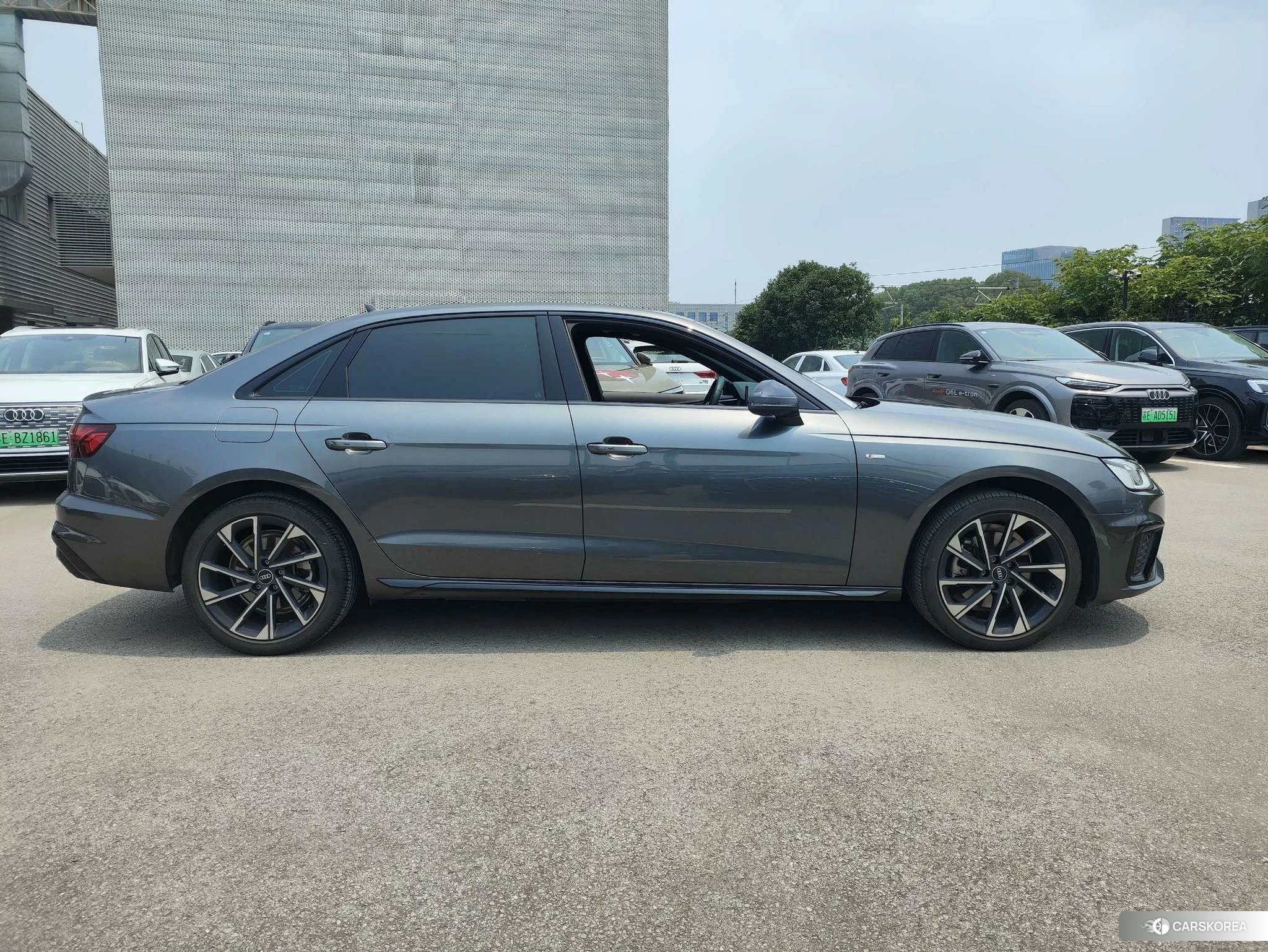 Audi A4L id 4515039 из Китая 10