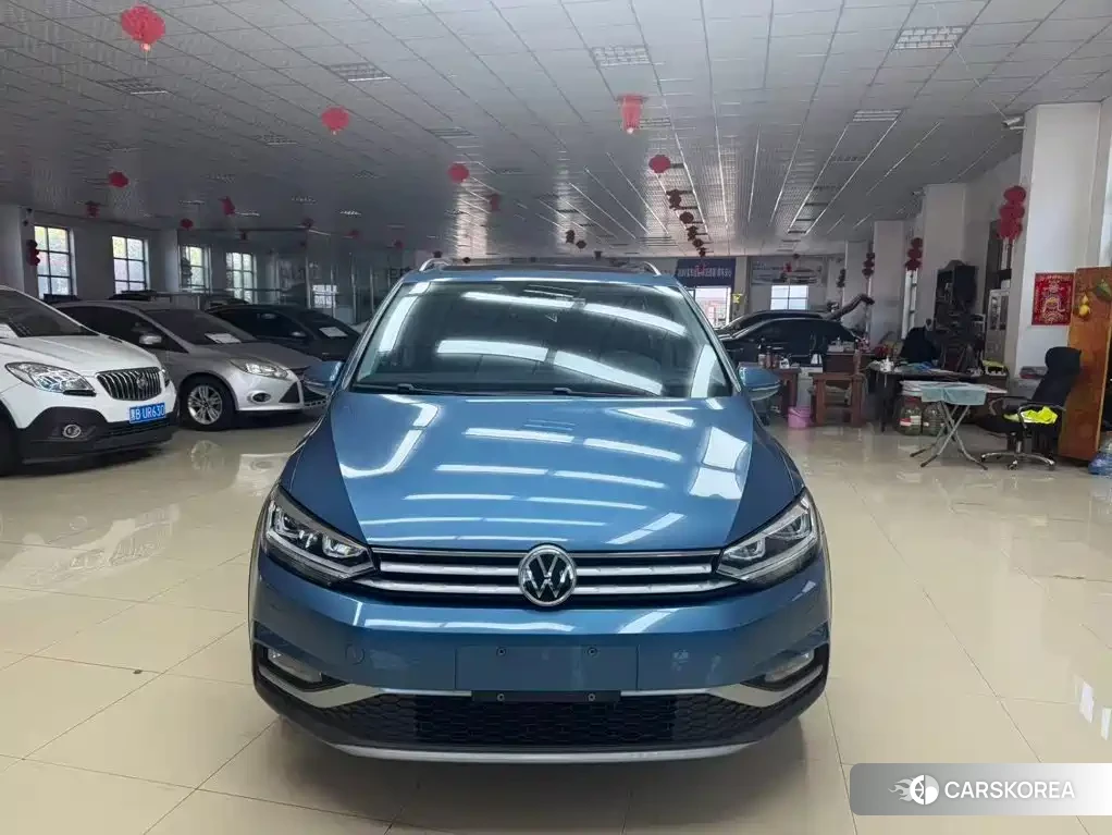 Volkswagen Touran L id 4685902 из Китая 21