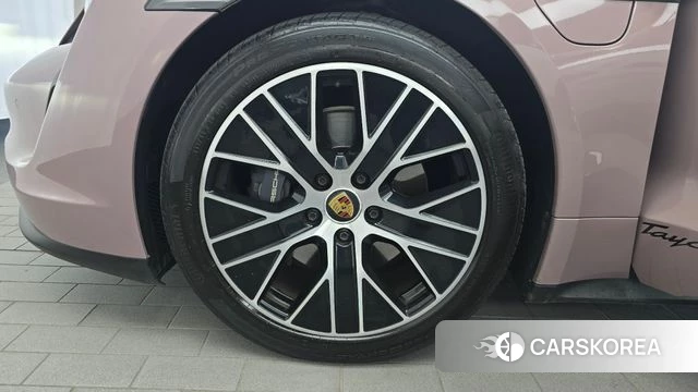 Porsche Taycan id 4854196 из Кореи 15