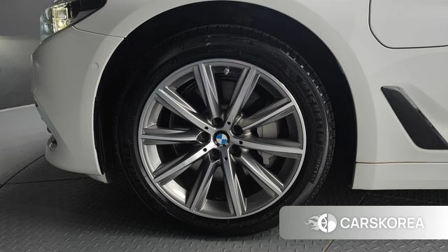 BMW 5 Series (G30) id 4435125 из Кореи 28