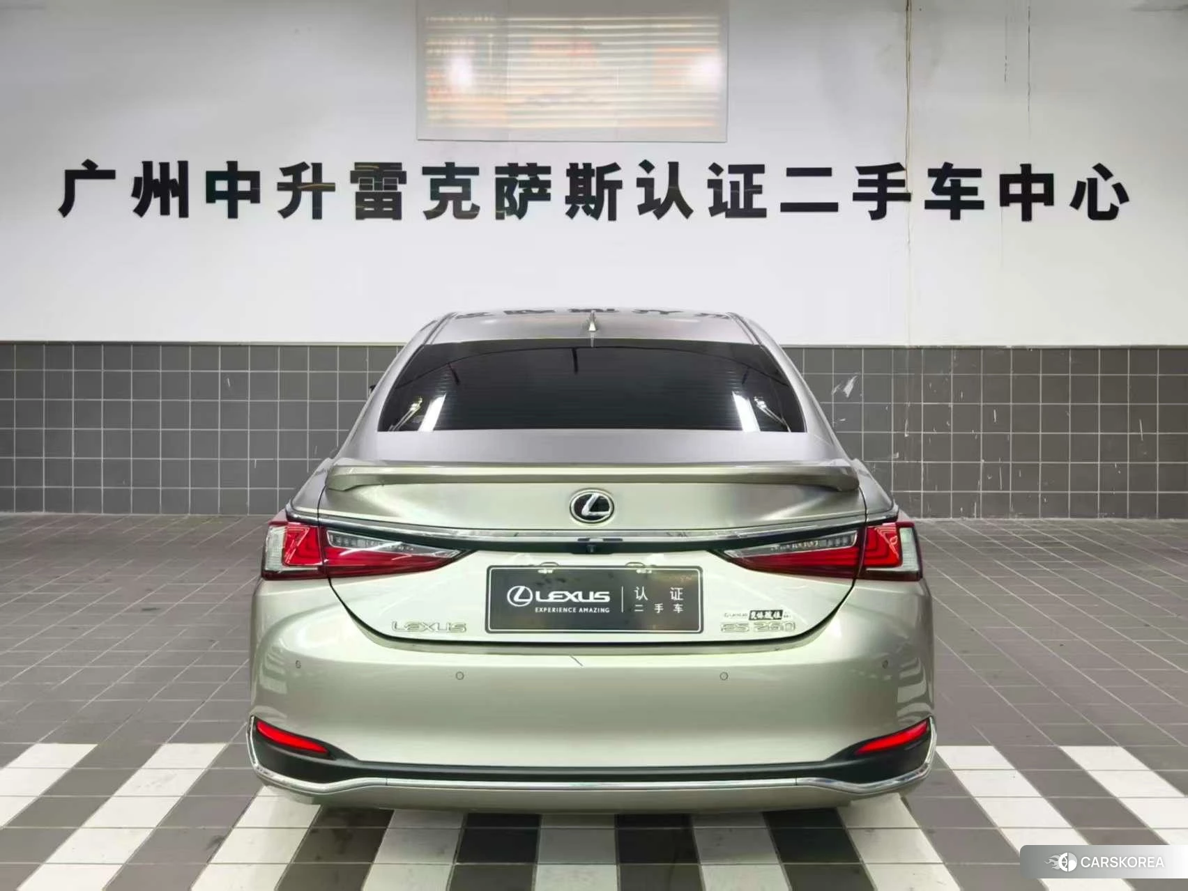 Lexus ES id 4467930 из Китая 17