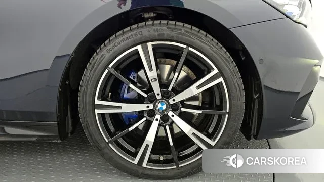 BMW 5 Series (G60) id 3426139 из Кореи 15