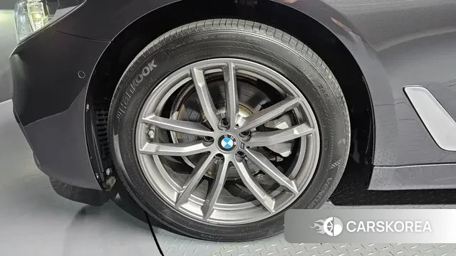 BMW 5 Series (G30) id 3060848 из Кореи 15