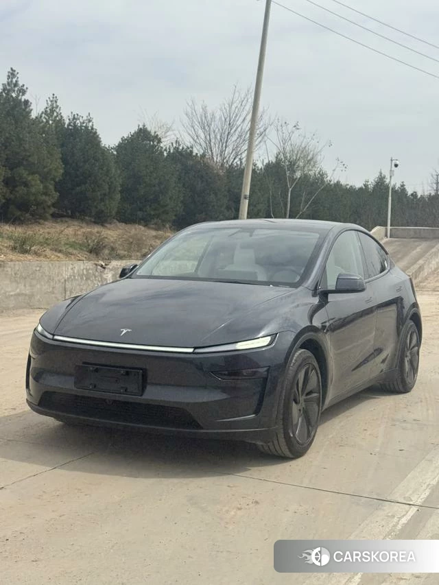 Tesla Model Y 2025 Черный из Китая, фото 5