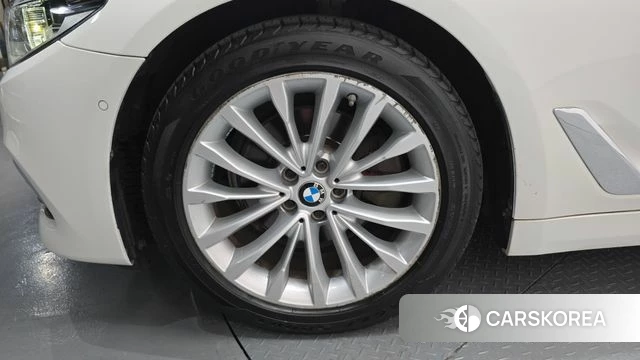 BMW 5 Series (G30) id 3834933 из Кореи 15