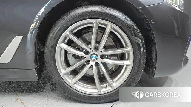 BMW 5 Series (G30) id 4872846 из Кореи 29