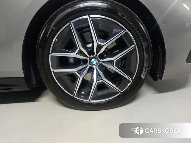 BMW 5 Series (G60) id 3410234 из Кореи 13