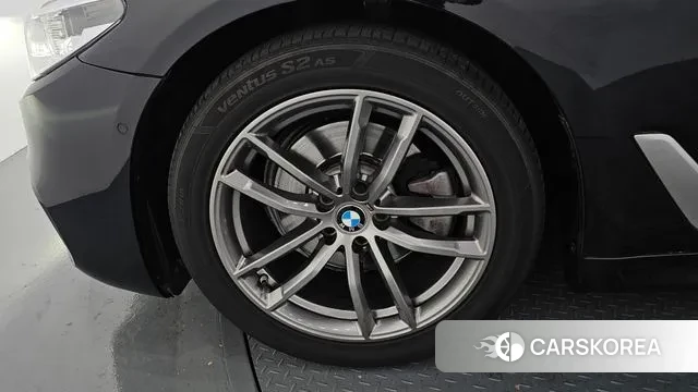 BMW 5 Series (G30) id 3499663 из Кореи 15