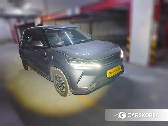 BYD Yuan UP 2024 Темно-серый из Китая, фото 5