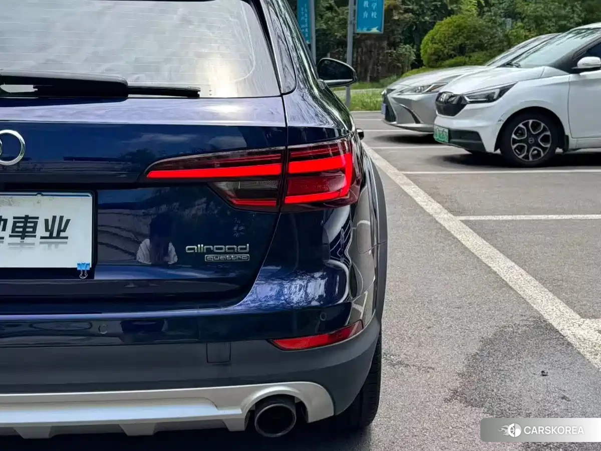 Audi A4L id 4600782 из Китая 12
