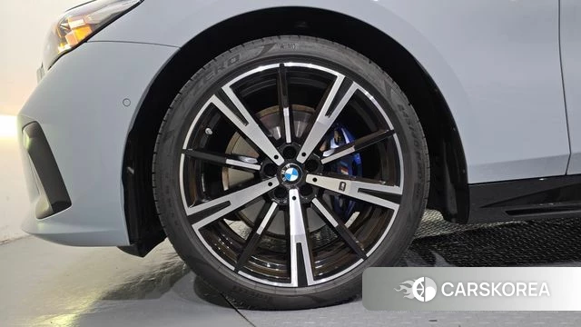 BMW 5 Series (G60) id 4516015 из Кореи 27