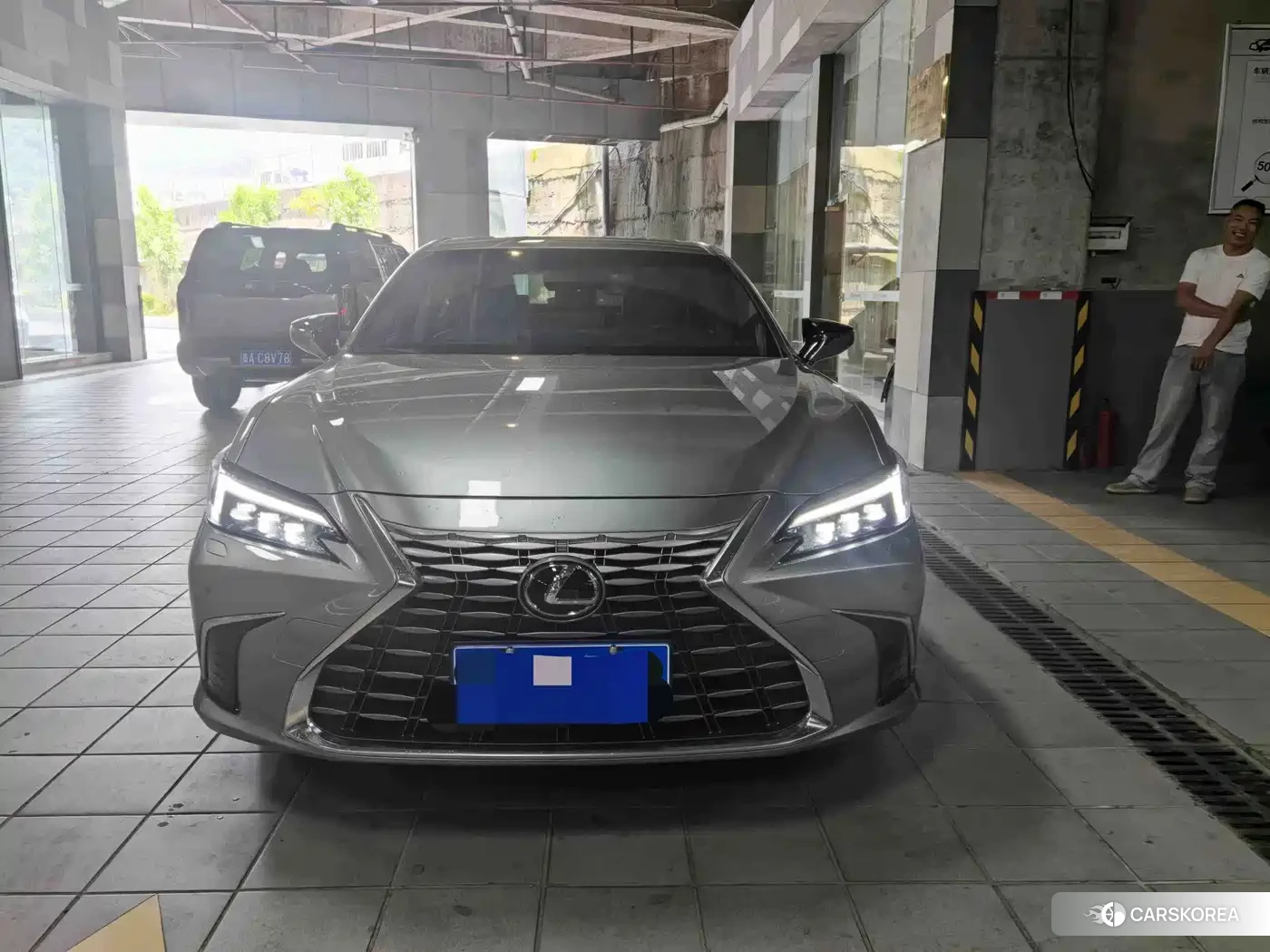 Lexus ES 2025 Silver/gray из Китая, фото 5