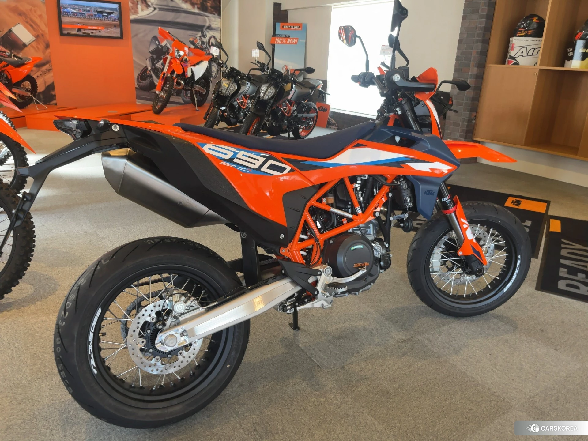 KTM 690 SMC R 2024 из Японии, фото 5