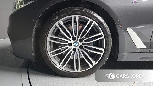 BMW 5 Series (G30) id 4519970 из Кореи 29
