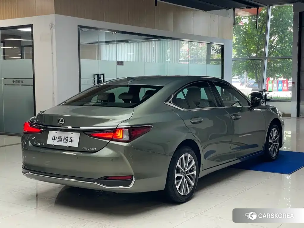 Lexus ES id 4649272 из Китая 21