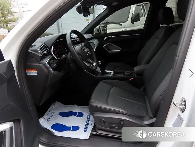 Audi Q3 (F3) 2023 Белый из Кореи, фото 5