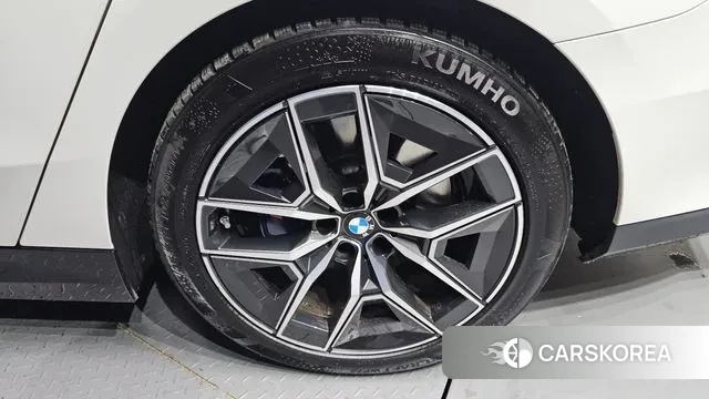 BMW 5 Series (G60) id 3517717 из Кореи 15