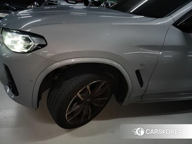 BMW X4 (G02) 2024 Светло-серебряный цвет из Кореи, фото 5