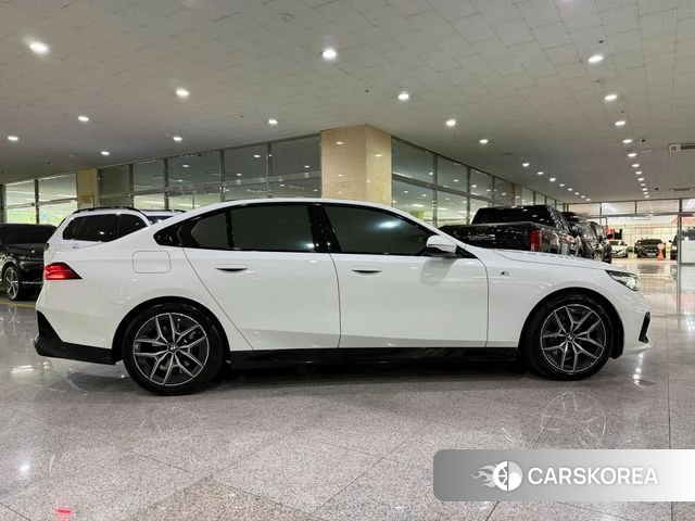 BMW 5 Series (G60) id 4427532 из Кореи 15