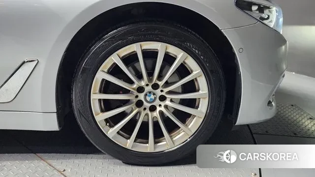 BMW 5 Series (G30) id 3171083 из Кореи 15