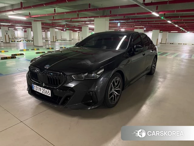 BMW 5 Series (G60) 2026 Серый из Кореи, фото 5