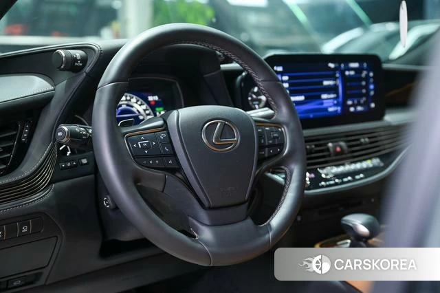 Lexus LS id 4273976 из Китая 15