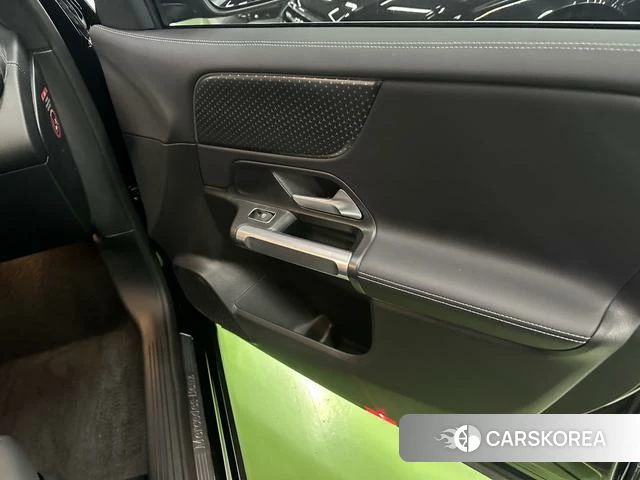 Mercedes-Benz GLB id 4300382 из Китая 8