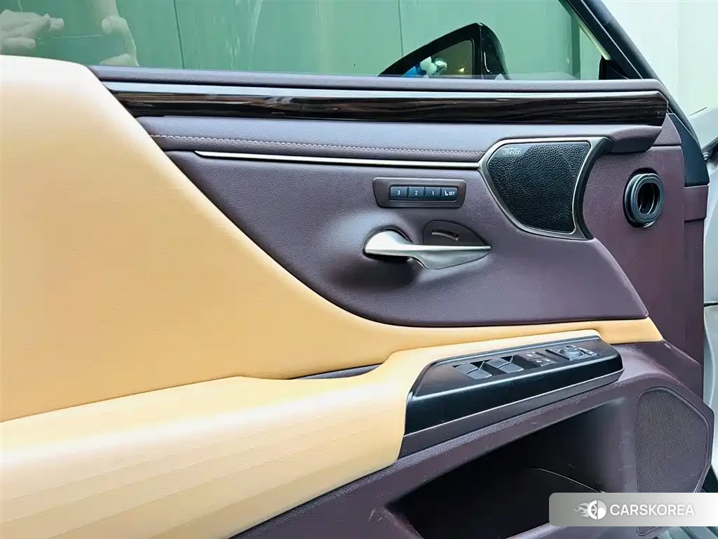 Lexus ES id 4576690 из Китая 13
