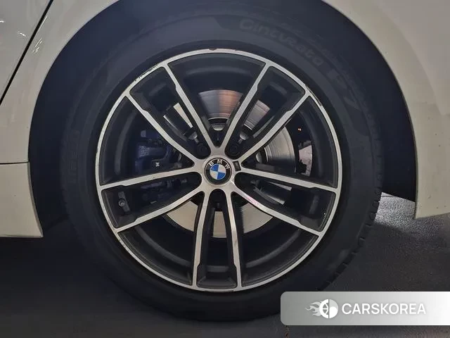 BMW 5 Series (G30) id 3625540 из Кореи 7