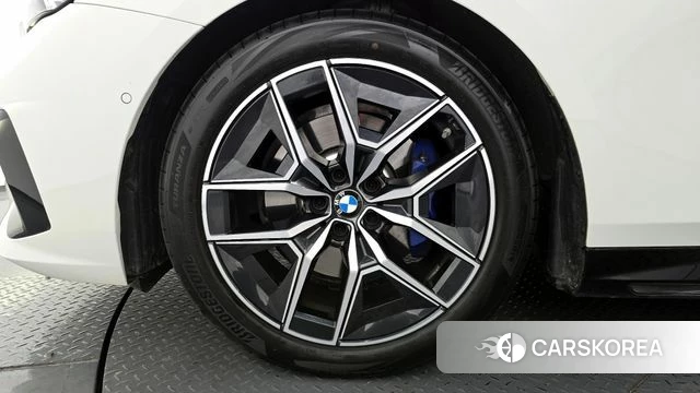 BMW 5 Series (G60) id 3882974 из Кореи 15