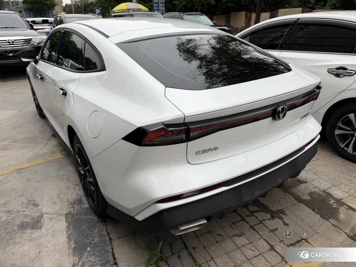 Chang'an UNI-V 2024 Белый из Китая, фото 5