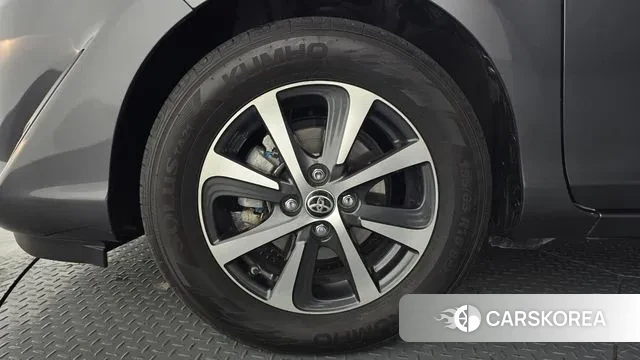 Toyota Prius C id 3718623 из Кореи 16