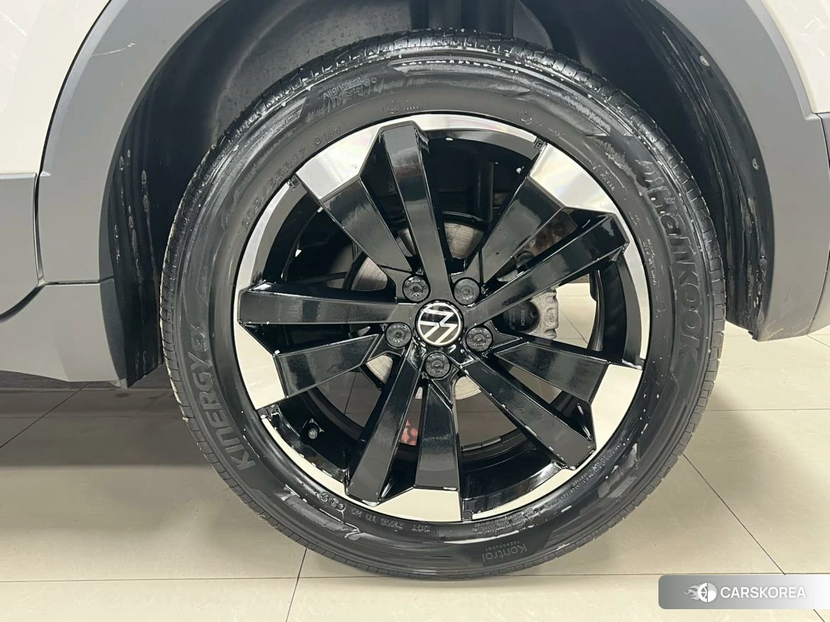 Volkswagen Exploring the shadow id 4513562 из Китая 11