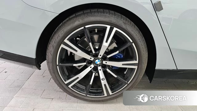 BMW 5 Series (G60) id 4185646 из Кореи 31