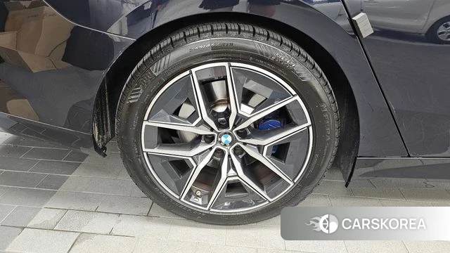 BMW 5 Series (G60) id 4665351 из Кореи 31