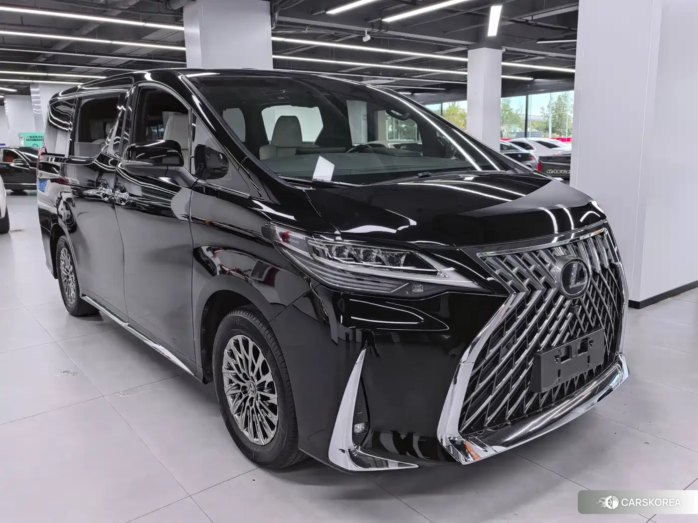 Lexus LM id 4629184 из Китая 11