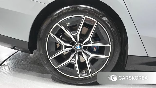 BMW 5 Series (G60) id 4548624 из Кореи 27