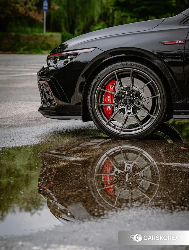 Volkswagen Golf 8th Generation 2024 Черный из Кореи, фото 5