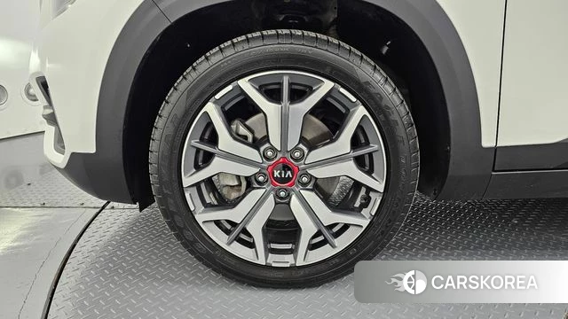 Kia Seltos id 4268304 из Кореи 15