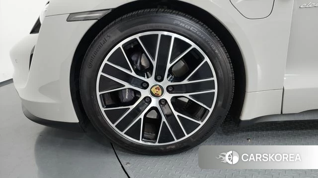 Porsche Taycan id 4428501 из Кореи 31
