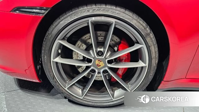 Porsche 911(992) id 4303847 из Кореи 25